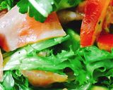 Hình bước làm 4 của món Salad bơ cá hồi