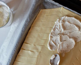 Foto del paso 1 de la receta: Hojaldre de salmón, queso y eneldo