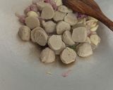 Foto langkah ke 3 dari resep Tumis Tahu Bakso.