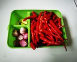 Foto langkah ke 2 dari resep Oseng Mercon Sapi Bolo Sego.