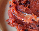 Foto del paso 3 de la receta: Pasta frola de naranja y membrillo con pasas de uvas al oporto🧉