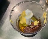Une image de l'étape 1 de Sauce salade aux anchois, moutarde de Dijon et ail mariné.
