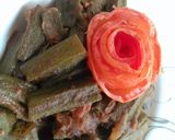 A picture of step 4 of Achari bhindi.