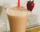 A picture of step 4 of Strawberry coffee shake.