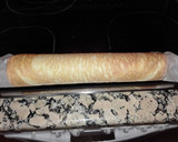 Foto del paso 3 de la receta: Postre navideño. Tronco relleno de crema pastelera y cobertura de chocolate