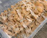 Foto del paso 6 de la receta: Fetuccini de morrón con estofado de vacío y salchichita parrillera