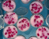 Foto langkah ke 3 dari resep Pudding Susu Buah Naga.
