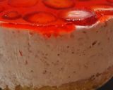 A picture of step 7 of Strawberry mousse cheese cake.