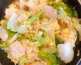 รูปขั้นตอนการทำที่ 3 ของ เส้นผักราดหน้าไข่ข้นตับนุ่ม🥚🍲style by barbie👩🏼‍🍳