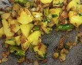 A picture of step 2 of Aloo Matar.