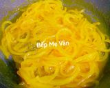 Hình bước làm 2 của món Mứt dừa dẻo sầu riêng màu vàng của hạt dành dành