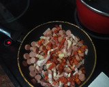 Foto del paso 1 de la receta: Pasta con picada de chorizo, bacon y salchicha