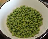 Zöldborsós - húsos tészta recept fázis 2 fotója