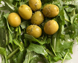 Foto del paso 6 de la receta: Salmón y cebollas en airfryer, con ensaladita de rúcula