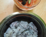 Foto langkah ke 1 dari resep Cumi masak hitam.