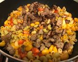 Foto del paso 3 de la receta: Guisito de carne con tomate al natural. Delicioso 😋, en pocos minutos!!