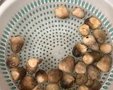 Hình bước làm 1 của món Canh Nấm Rơm Rong Biển Chay
