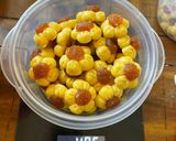 Foto langkah ke 5 dari resep Nastar bunga (tanpa cetakan).