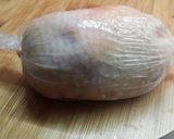 Hình bước làm 3 của món Đùi gà cuộn rau nấm