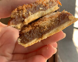 Foto del paso 3 de la receta: Tarta de dulce de leche y coco 🥥