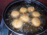 मीठे गुलगुले (नवरात्री स्पेशल) (Navratri Special Meethe Gurgle Recipe in Hindi)