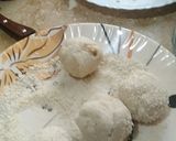 A picture of step 4 of Chicken cheese balls.