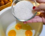 Foto langkah ke 1 dari resep Mini Egg Cake.