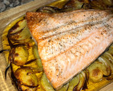 Foto del paso 8 de la receta: Salmón al horno con patatas