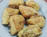 Foto langkah ke 5 dari resep Tahu Goreng Isi Sayuran.