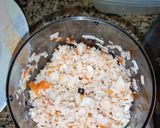 Foto del paso 3 de la receta: Huevos rellenos con atún gambas y surimi