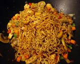 Foto langkah ke 7 dari resep Mie Goreng Sambal Uleg.