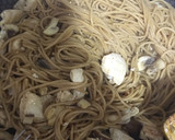 Foto del paso 4 de la receta: Espaguetis integrales con salsa de remolacha y mostaza