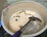 Foto langkah ke 2 dari resep Creamy cheese chicken rice MPASI 10 bulan.