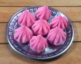 A picture of step 4 of Gulkand Modak.