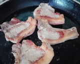 Foto del paso 6 de la receta: Chuletas de cordero con patatas y rábanos asados en su piel