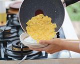 Foto langkah ke 3 dari resep Nasi Telur Mentai Ala Jepang.