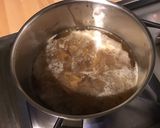 Une image de l'étape 6 de Soupe asiatique épicée au bouillon de crevettes, tomate noire, shiitakes et coriandre.