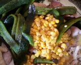 Foto del paso 5 de la receta: Pollo en jocoque con rajas, cebolla y elote