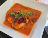 Foto del paso 4 de la receta: Bacalao en salsa de tomate con acelgas y crujiente de jamón