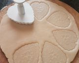 A picture of step 6 of Jim jam cookies.