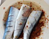 A picture of step 3 of Spicy grilled mackerel fish.