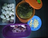 Foto langkah ke 1 dari resep Sup sawi asin bakso.