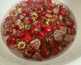 Hình bước làm 1 của món Siro Atiso Đỏ
