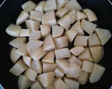 Savanyú káposztával sült csípős kolbász, pirított burgonyával recept fázis 5 fotója
