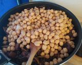 Foto del paso 3 de la receta: Garbanzos con morcilla y setas