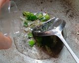 Foto langkah ke 2 dari resep Telur Ceplok Asam Manis Pedas.