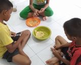 Foto langkah ke 2 dari resep Kue bawang.