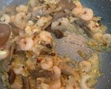 A picture of step 3 of Spaghetti with Salmon and Shrimp.