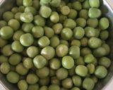 A picture of step 1 of Matar Halwa.