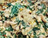A picture of step 4 of Rigatoni with Cabrales Sauce, Spinach, and Mushrooms.